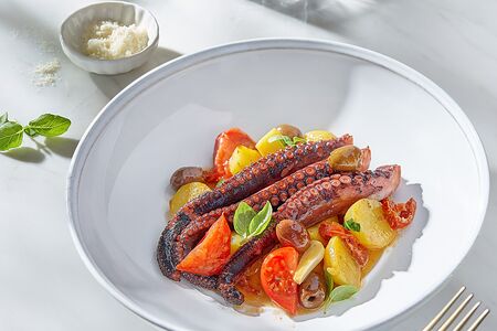 Осьминог гриль с картофелем