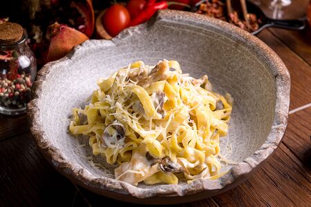 Паста с курицей и грибами