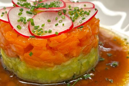 Тартар из форели с трюфельным понзу