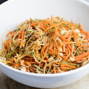 Աղցան սոյայի ծիլերով