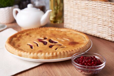 Осетинский пирог с брусникой