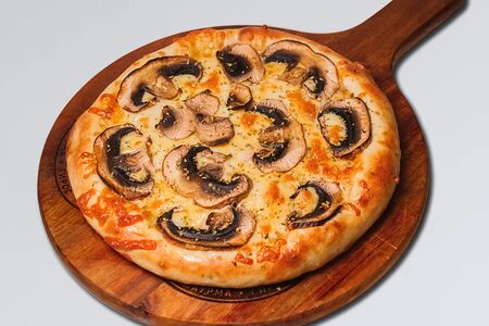 Пицца с цыпленоком и грибами