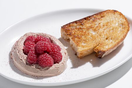 Пате из птицы с малиной и тартином