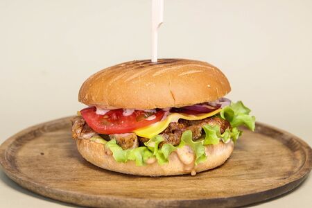 Бургер гриль с курицей