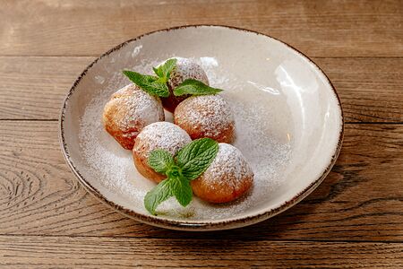 Пончик со сгущенкой