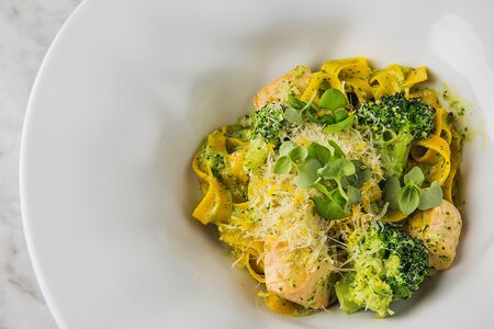 Паста с лососем и брокколи