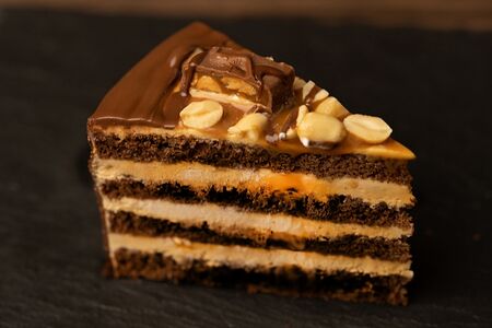 Торт Сникерс