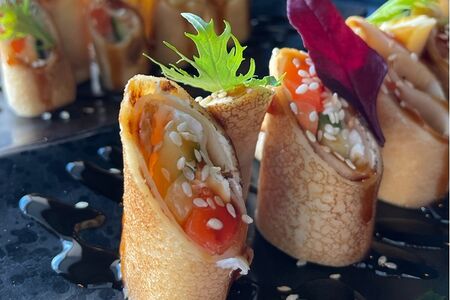 Блинчики с лососем и сливочным сыром