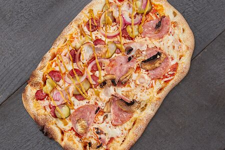 Римская пицца Сальсичча и бекон