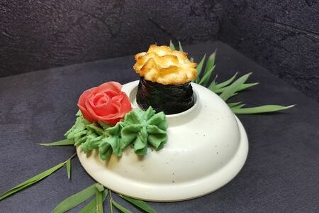 Суши с курицей запеченные