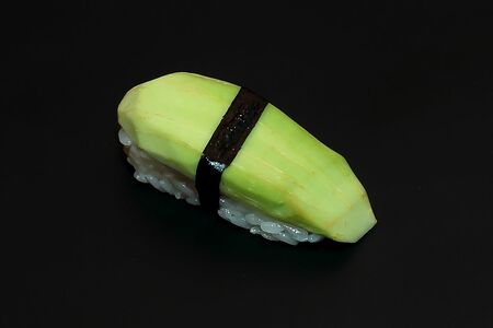 Суши с авокадо