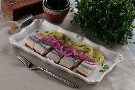 Спинка малосольной сельди с тёплым картофелем