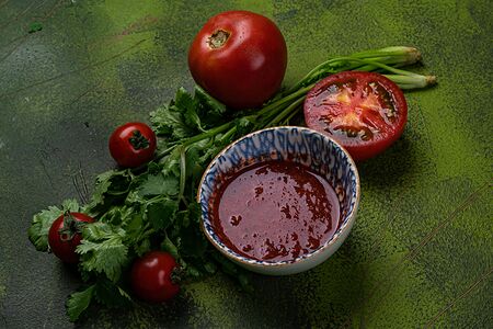 Острый соус из спелых томатов