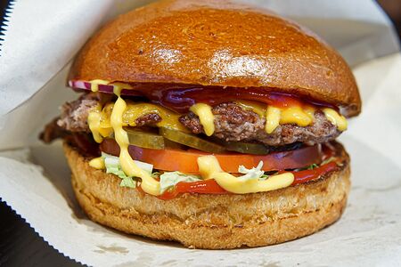 Бургер с барбекю