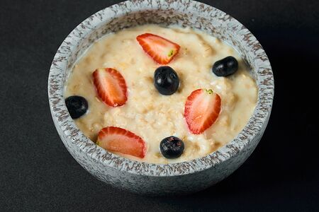 Каша овсяная с томленным абрикосом