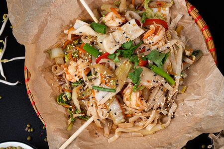 Рисовая Хай сан с креветками и кальмаром