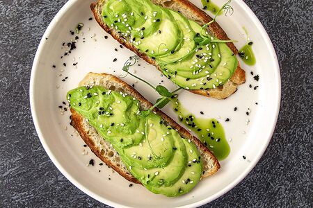 Хрустящие тосты с авокадо