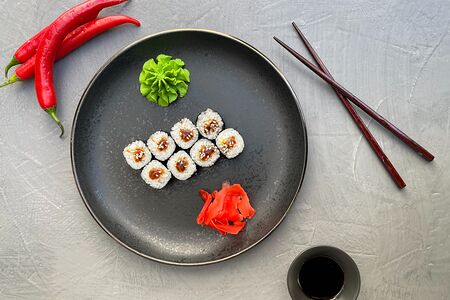 Мини-ролл с угрем