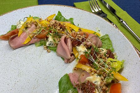 Салат с ростбифом