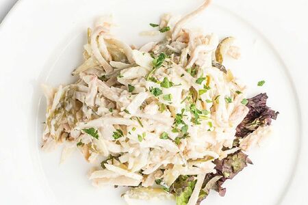 Салат с кальмарами