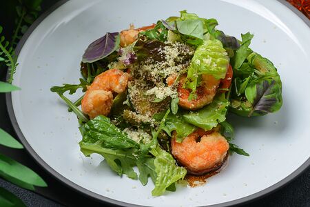 Салат с креветками и авокадо