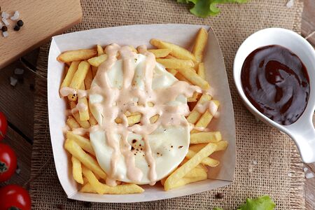 Картофель фри с сыром