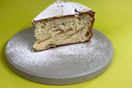 Яблочная шарлотка