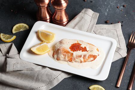 Стейк из семги в сливочном соусе