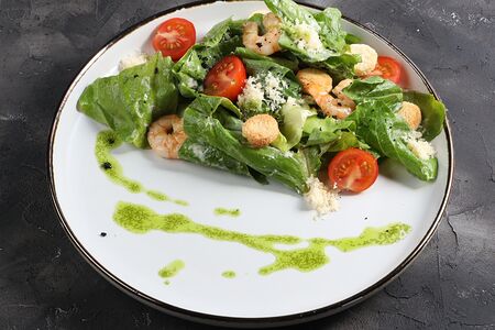 Салат Цезарь с креветкой