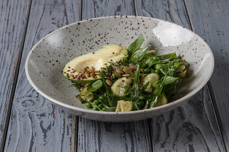 Зеленый салат с авокадо