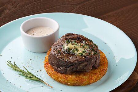 Филе Миньон с картофелем Хашбраун и перечным соусом
