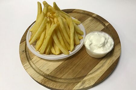 Фри с чесночном соусом