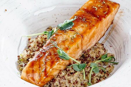 Лосось терияки с киноа