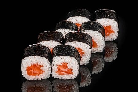 Мини-ролл с лососем копченым