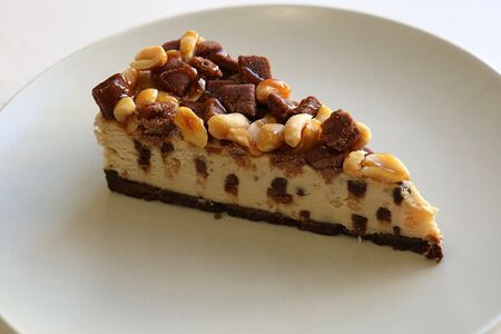 Чизкейк Карамельный с арахисом