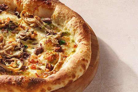 Пицца С щечками и вешенками