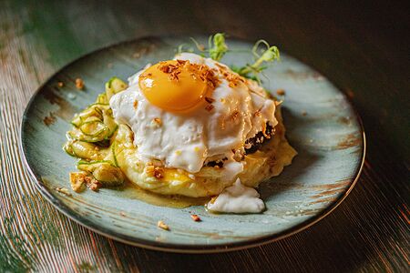 Бифштекс с яйцом