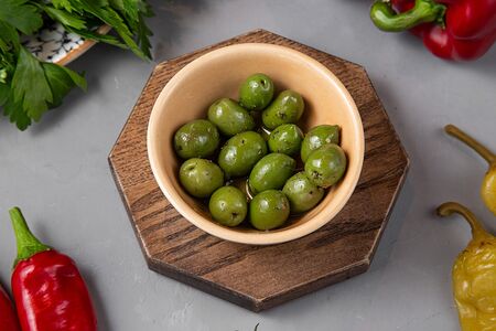 Оливки с пряными травами