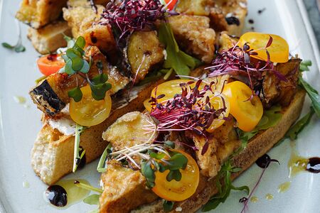 Брускетта с баклажанами