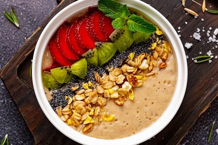 Смузи-боул с манго и киви