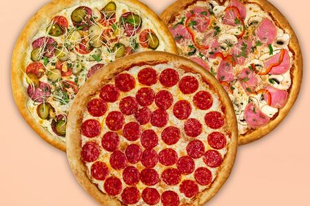 Три пиццы 30 см