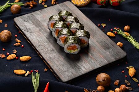 Сяке авокадо маки