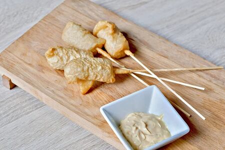 Колбаски в темпуре говяжьи с соусом