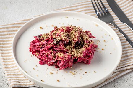 Свекла с черносливом и грецким орехом