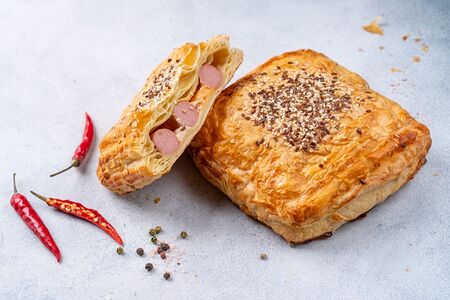 Слойка Трио с сосисками