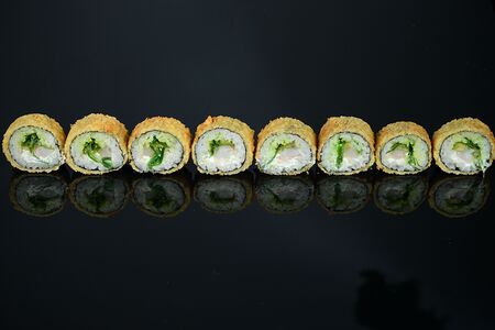 Жареные роллы с креветками