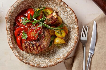 Корейка теленка с соусом из пикантных томатов