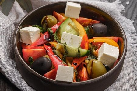 Греческий с гигантскими маслинами