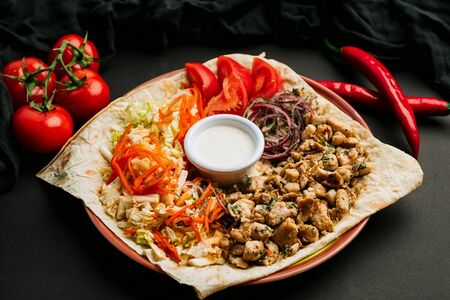 Таук открытый на тарелке