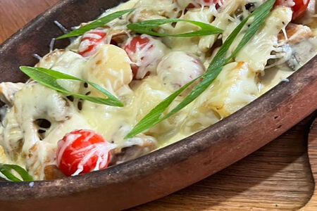 Курица под сыром с грибами